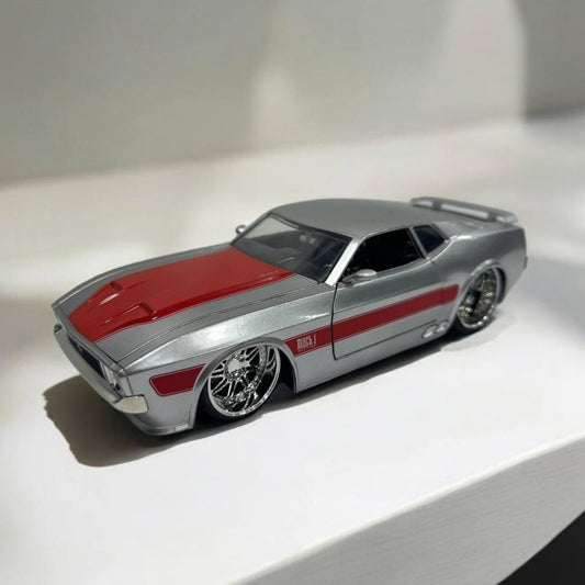 Ford Mustang 1973 1:24 – Modelo a Escala – Clásico Deportivo con Detalles Auténticos