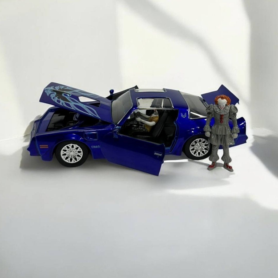 Pennywise y Henry Bowers Pontiac Firebird 1:24 – ¡El Terror y la Velocidad Juntos!