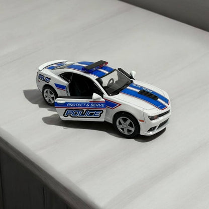 Chevrolet Camaro 2014 Policía 1:32 – Modelo Detallado con Diseño de Patrulla – Estilo Imponente y Realismo