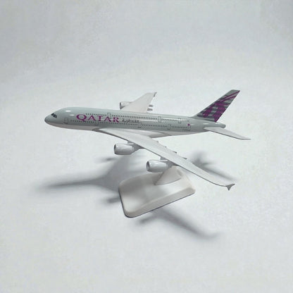 Avión Qatar Airways 1:350 – Modelo de Colección | Elegancia y Precisión Aeronáutica