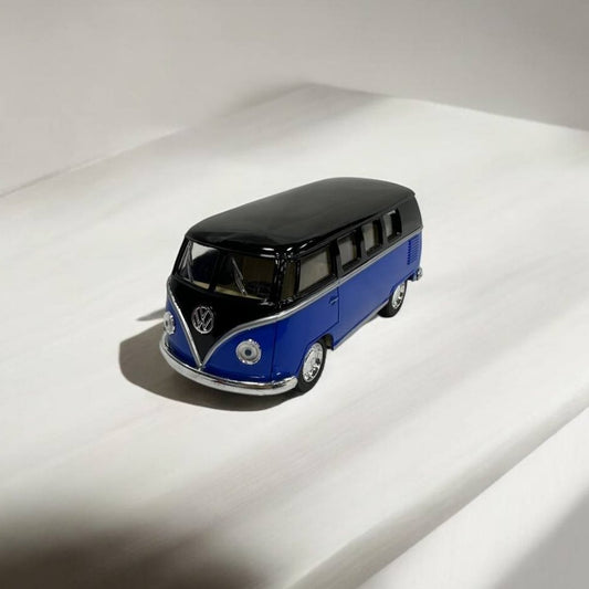 Volkswagen Van Combi 1:32 – Modelo Clásico Detallado – Diseño Retro y Reproducción Fiel