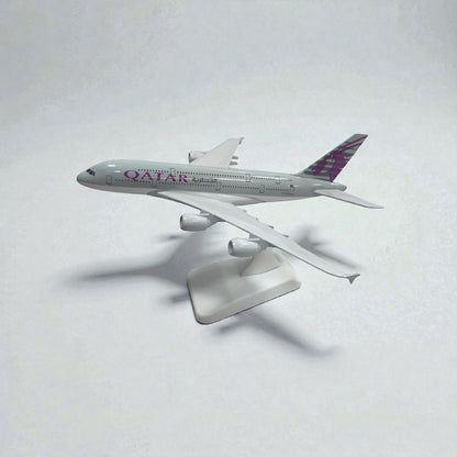 Avión Qatar Airways 1:350 – Modelo de Colección | Elegancia y Precisión Aeronáutica
