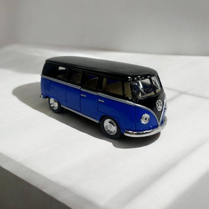 Volkswagen Van Combi 1:32 – Modelo Clásico Detallado – Diseño Retro y Reproducción Fiel