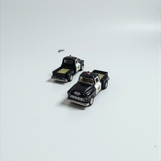 Chevy Stepside 1955 Policial 1:64 – El Clásico Americano con Espíritu de Leyenda