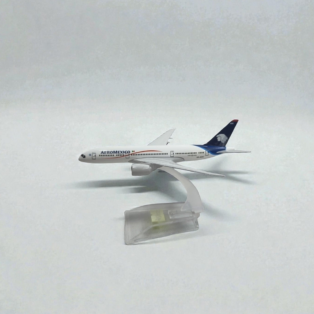 Avión Aeroméxico 1:400 – Modelo de Colección | Aeronave Comercial Icónica