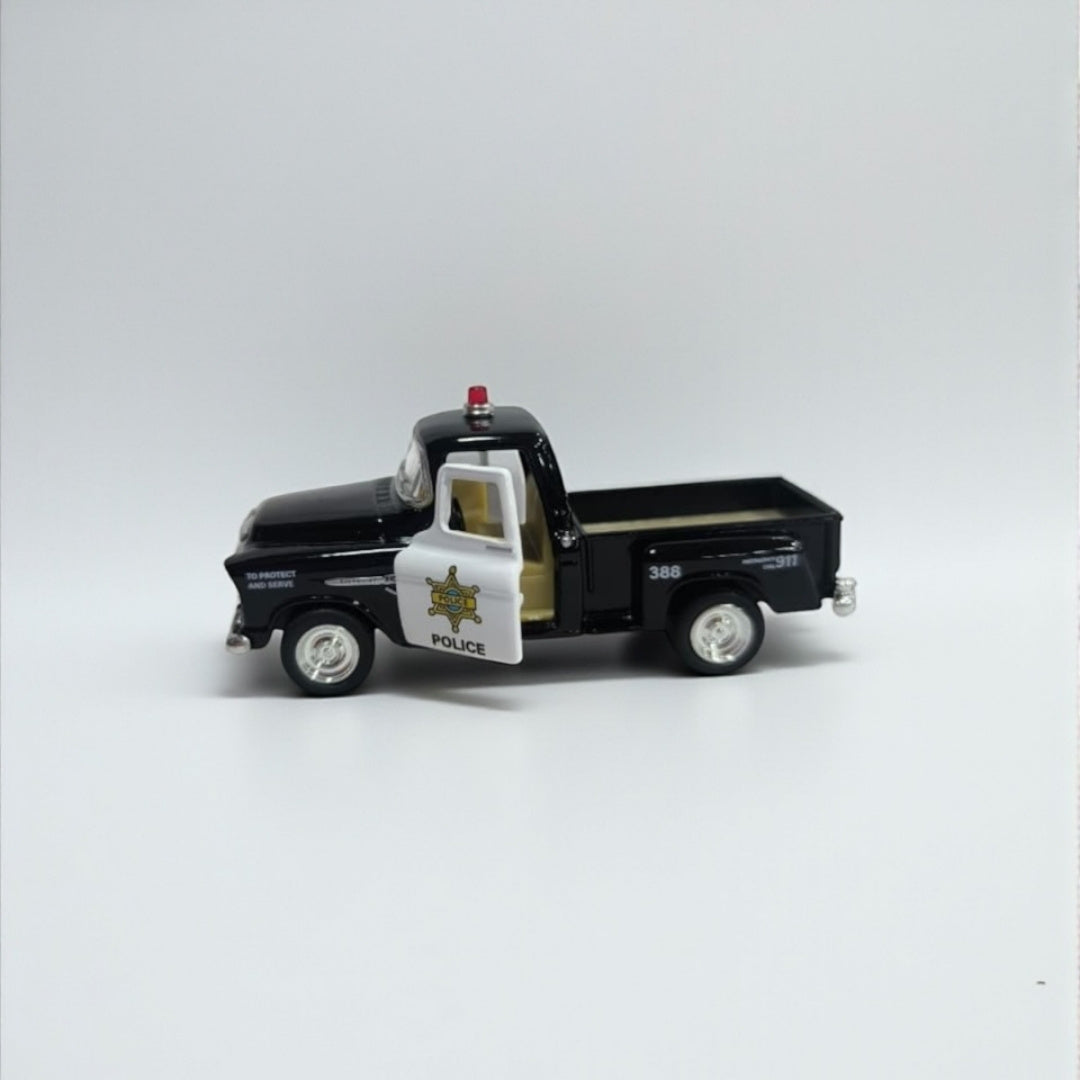 Chevy Stepside 1955 Policial 1:64 – El Clásico Americano con Espíritu de Leyenda