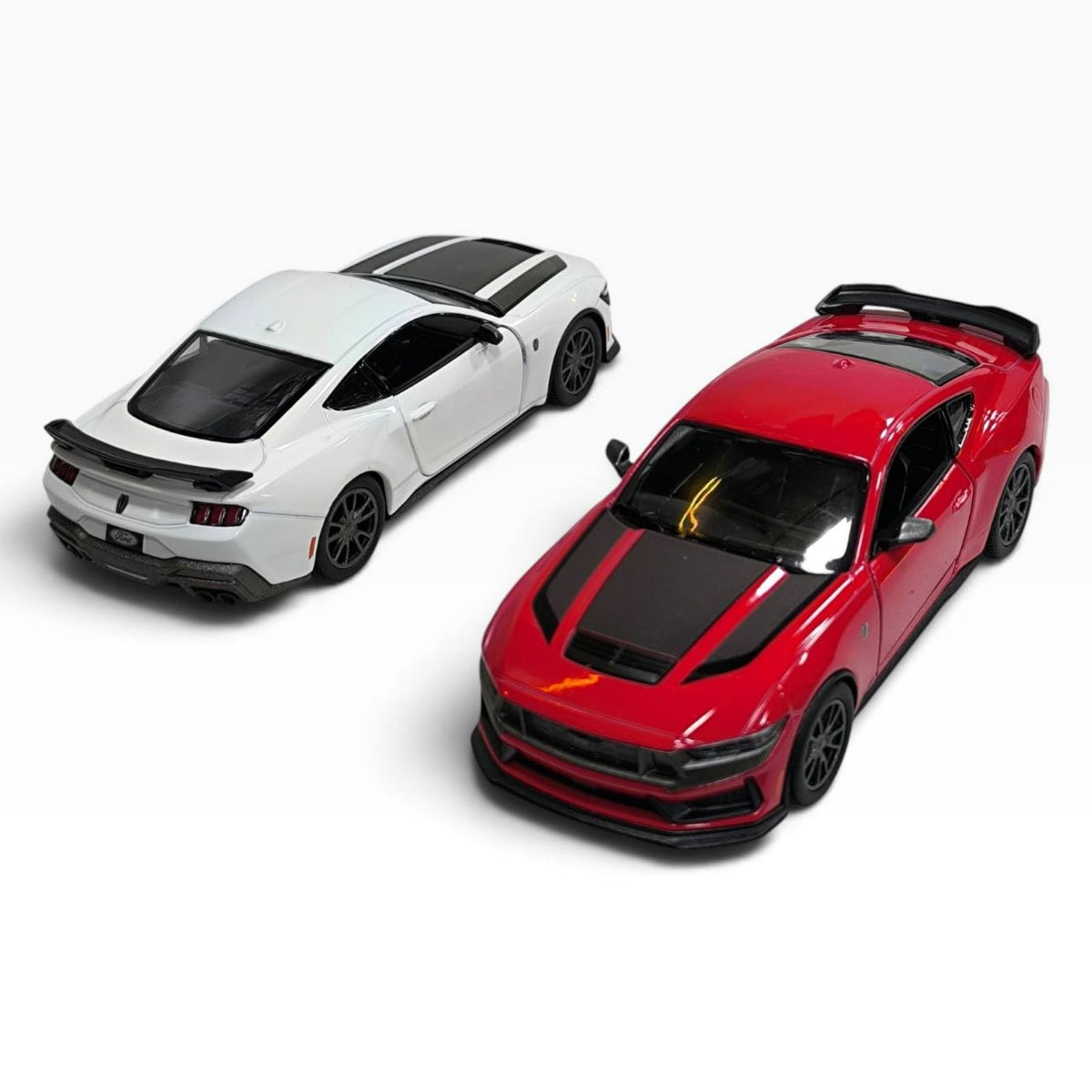 2024 Ford Mustang Dark Horse 1:32 Color Sorpresa