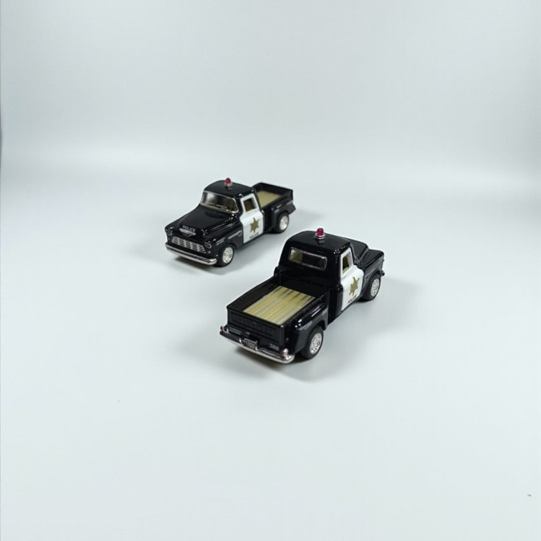 Chevy Stepside 1955 Policial 1:64 – El Clásico Americano con Espíritu de Leyenda