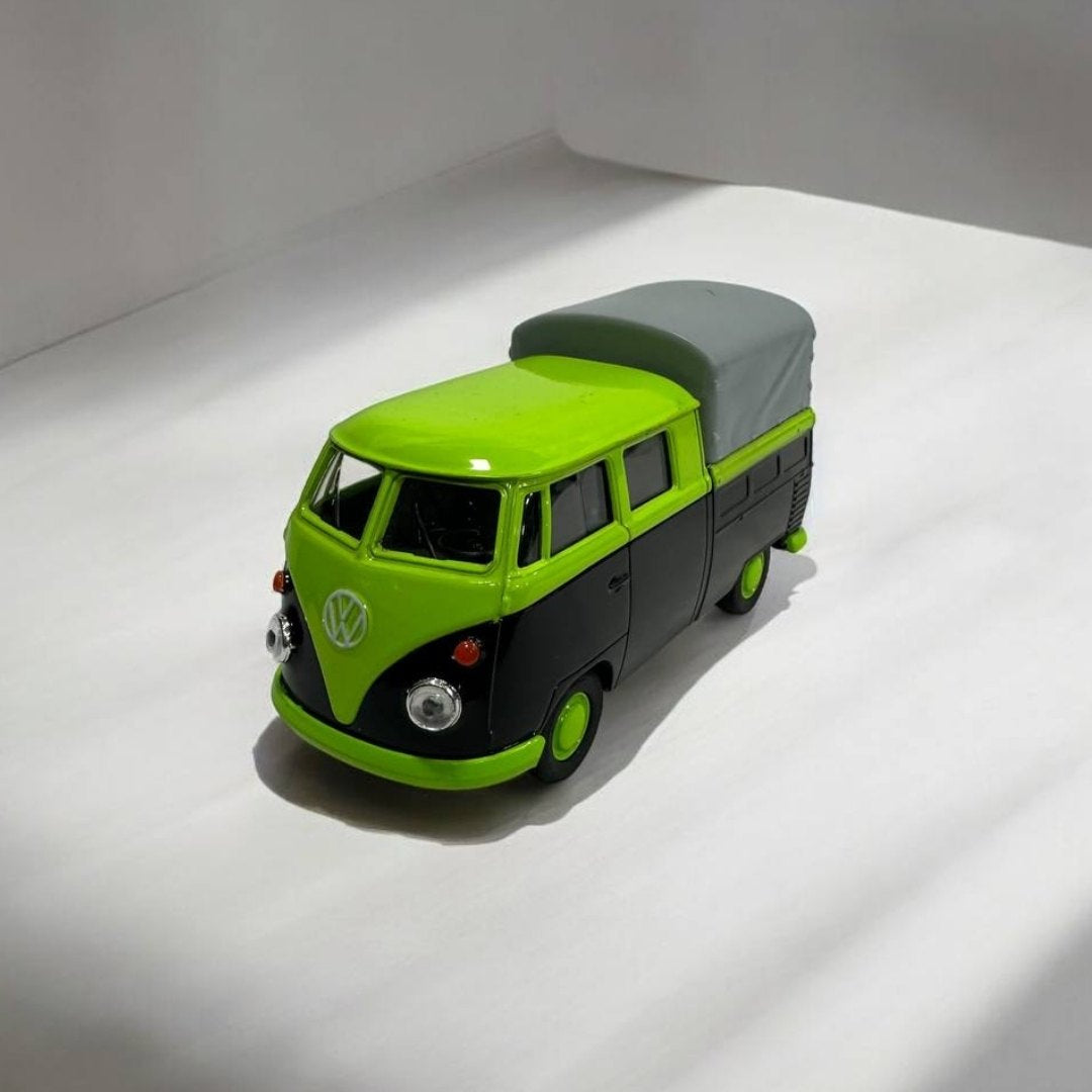 Volkswagen Van Combi 1:32 – Modelo Clásico Detallado – Diseño Retro y Reproducción Fiel