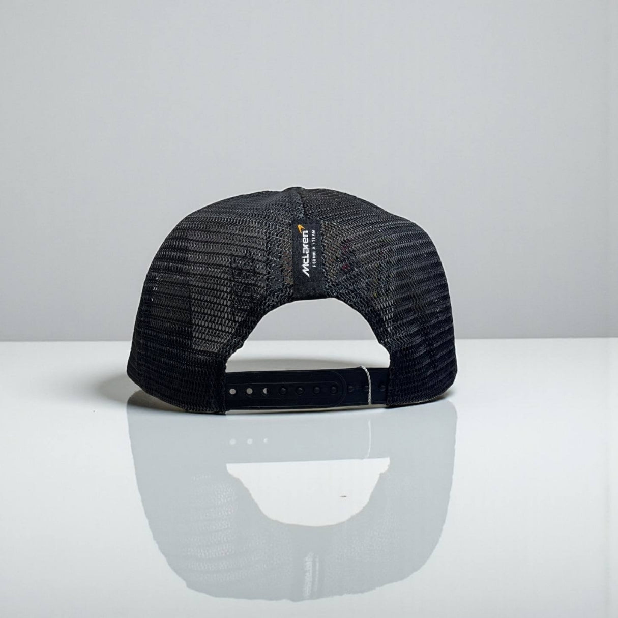 Gorra McLaren Blanca – Estilo Motorsport | Diseño Premium para Fans de la F1