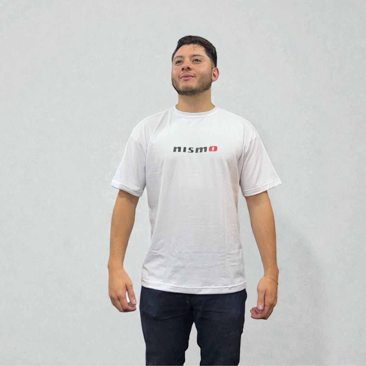 Camiseta Nissan GTR Nismo – Diseño Deportivo Inspirado en Alto Rendimiento