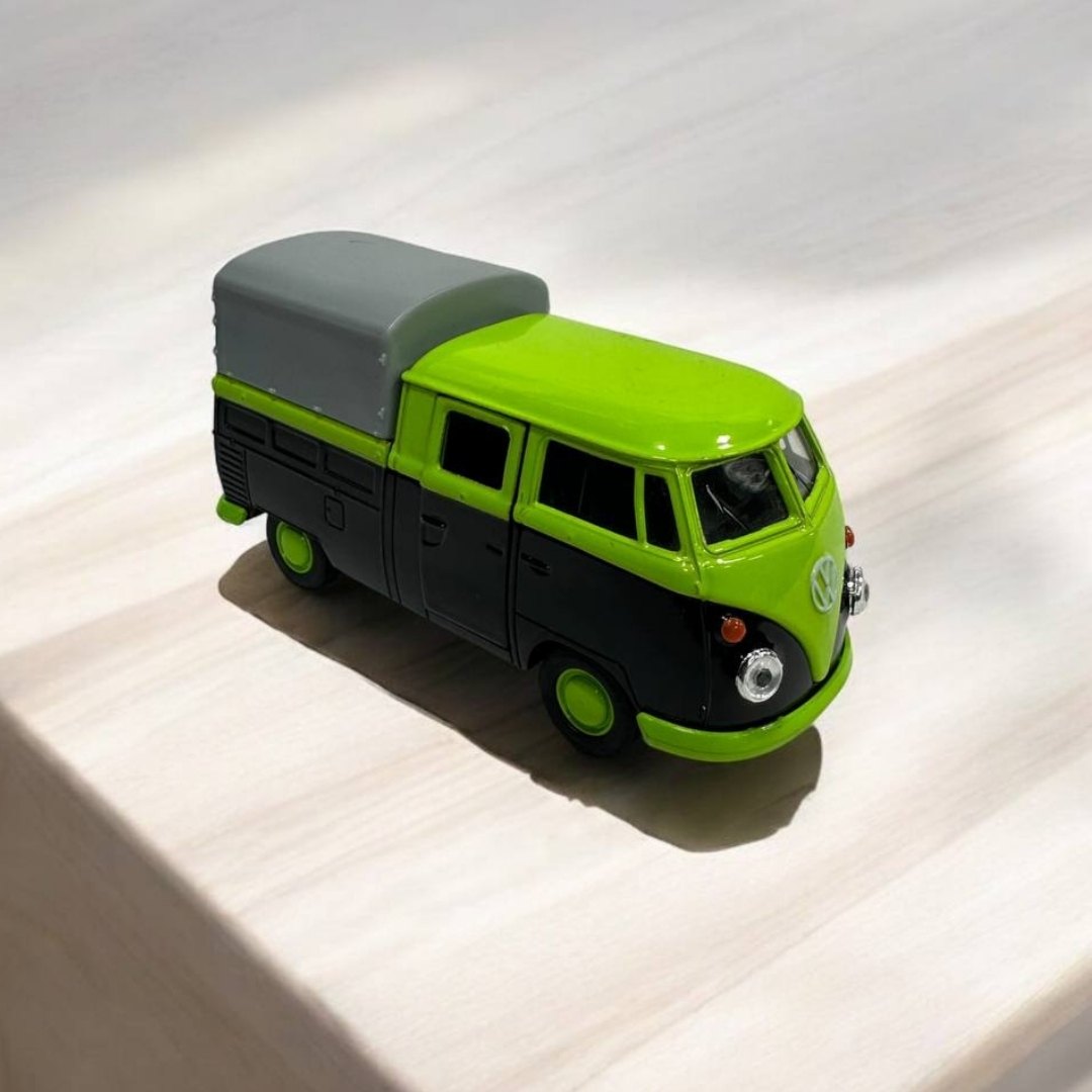 Volkswagen Van Combi 1:32 – Modelo Clásico Detallado – Diseño Retro y Reproducción Fiel