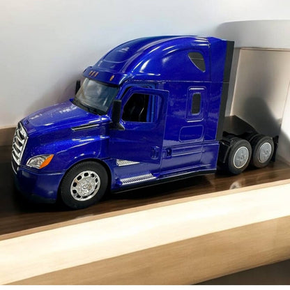 Modelo a Escala Freightliner Cascadia Tanquero 1:32 – Dominio y Precisión en las Carreteras