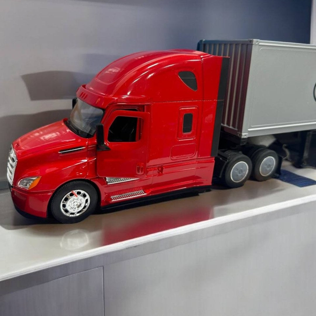 Modelo a Escala Freightliner Cascadia 1:32 – Potencia y Elegancia en Cada Ruta