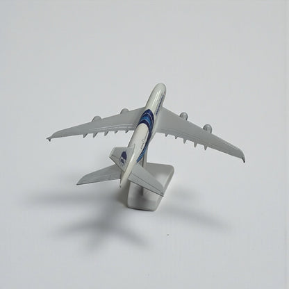 Avión Malaysia Airlines 1:350 – Modelo de Colección | Elegancia y Precisión en Escala