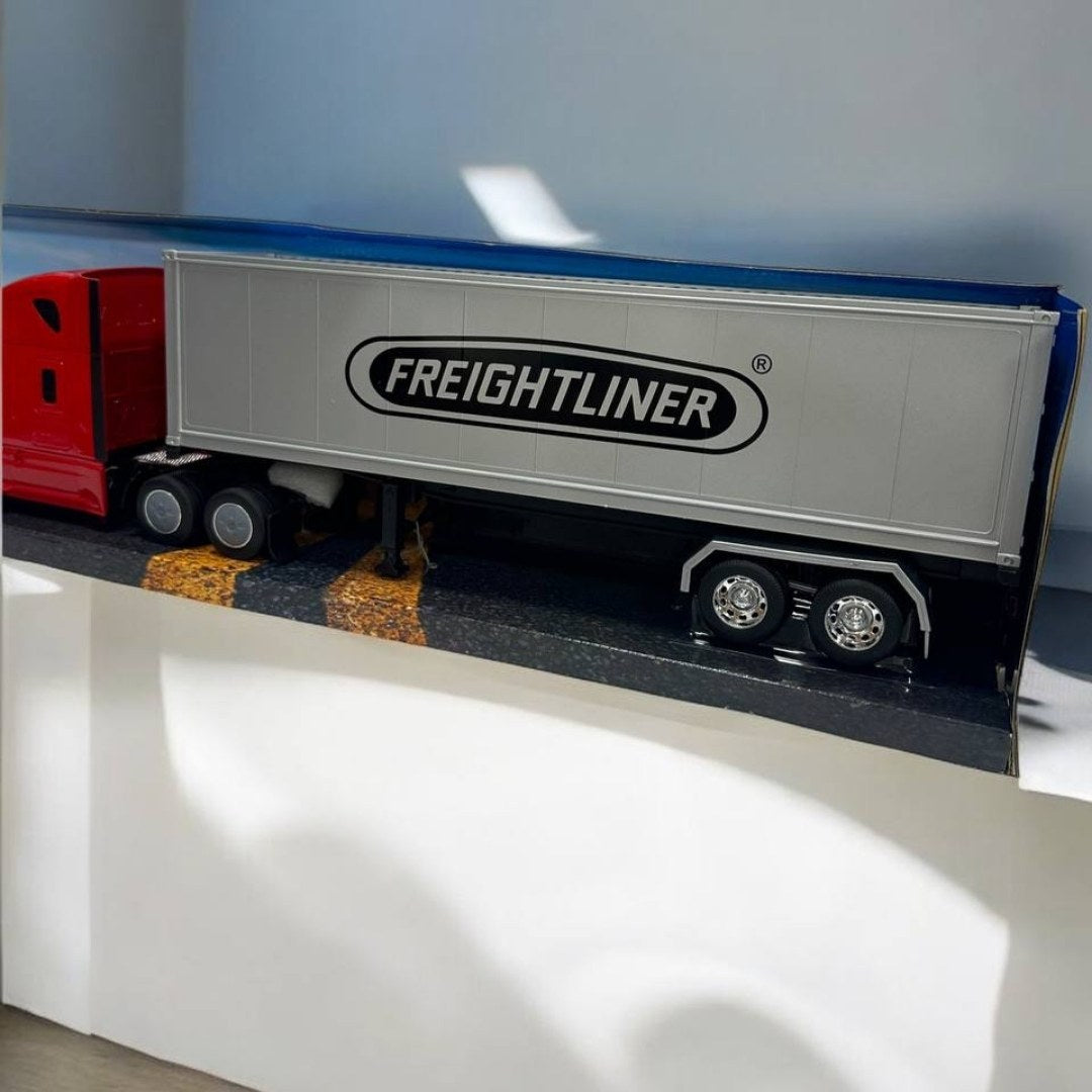 Modelo a Escala Freightliner Cascadia 1:32 – Potencia y Elegancia en Cada Ruta