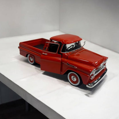 Chevy Apache 1955 1:24 – Modelo a Escala – Camioneta Clásica con Detalles Exquisitos