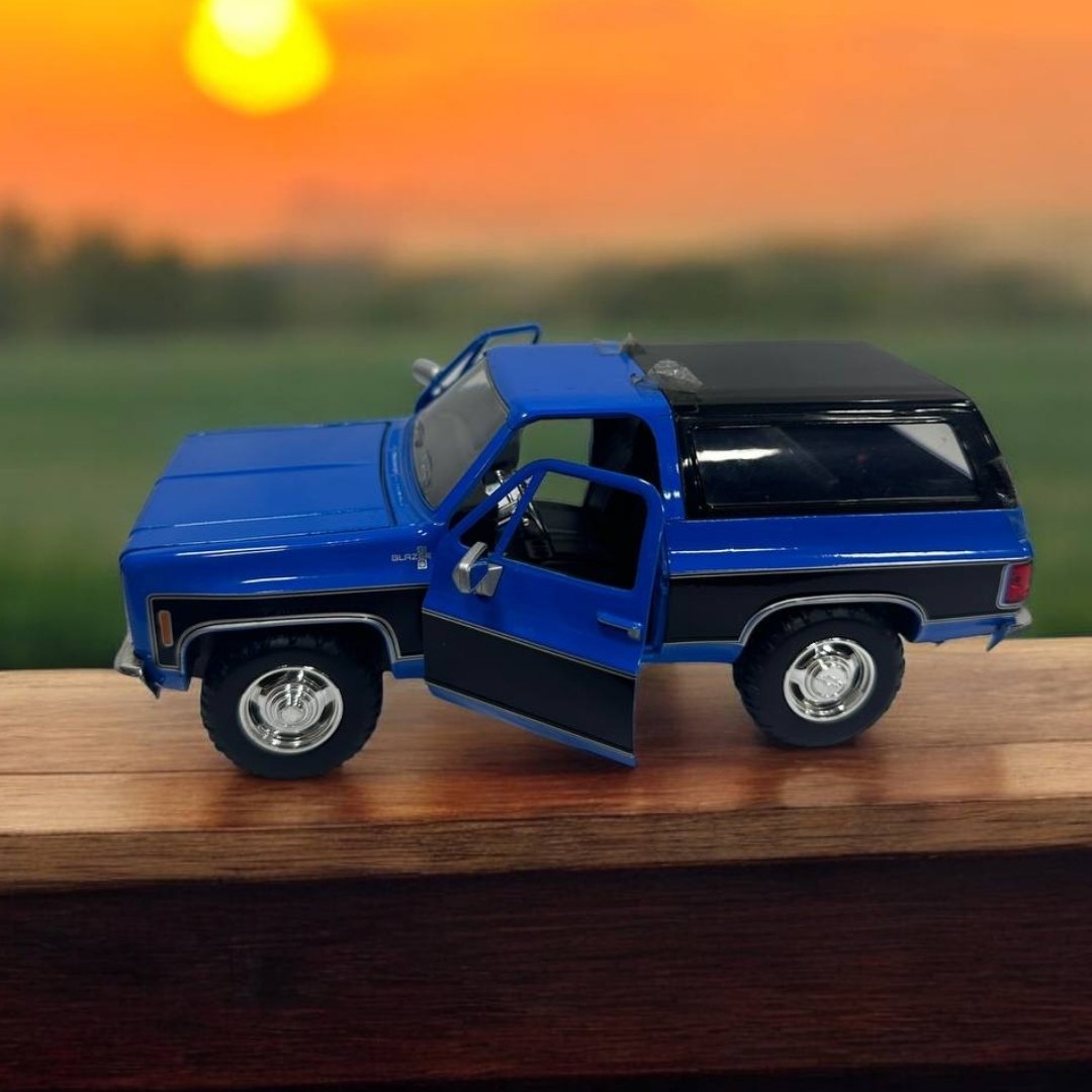 Chevy Blazer 1980 1:24 – Modelo a Escala – SUV Clásico con Detalles Iconicos