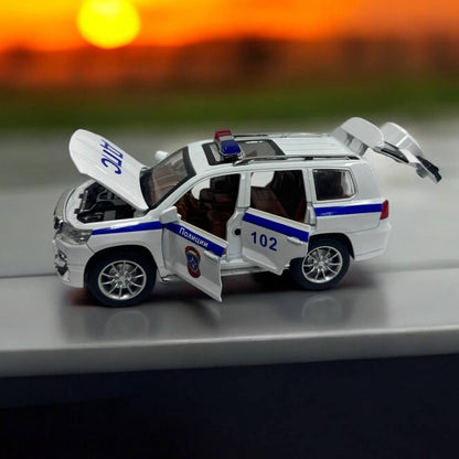 Toyota Prado Policial 1:24 – Modelo a Escala – SUV de Policía con Detalles Realistas