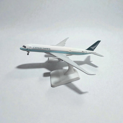 Avión Cathay Pacific 1:350 – Modelo de Colección | Elegancia y Precisión en Aviación Comercial