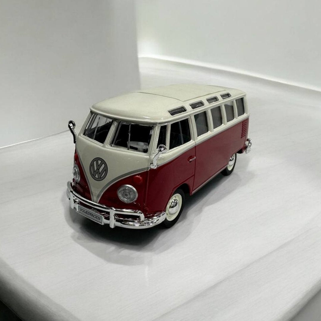 Volkswagen Van Combi 1:24 – Modelo a Escala – Furgoneta Clásica con Detalles Icónicos