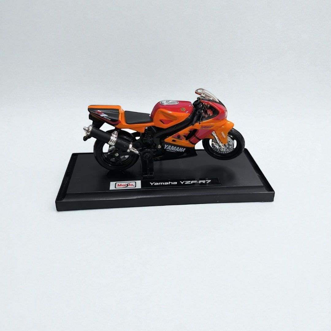 Yamaha R7 – Escala 1:18