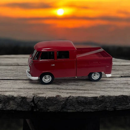 Volkswagen Van Combi 1:24 – Modelo a Escala – Furgoneta Clásica con Detalles Icónicos