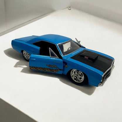 Plymouth Road Runner 1:24 – Modelo a Escala Clásico – Detalles Auténticos y Diseño Legendario