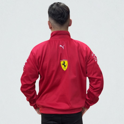 Buzo Ferrari Rojo – Pasión, Velocidad y Estilo Italiano