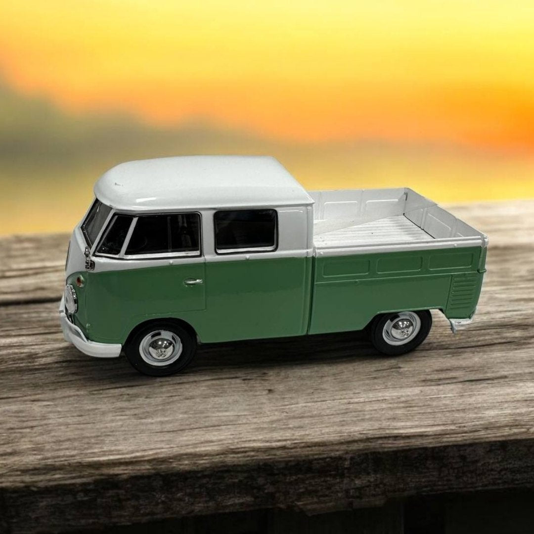 Volkswagen Van Combi 1:24 – Modelo a Escala – Furgoneta Clásica Detallada