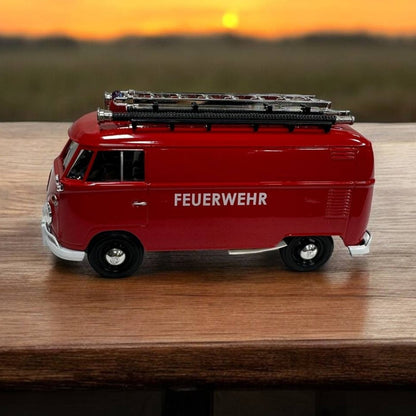 Volkswagen Van Combi 1:24 – Modelo a Escala – Furgoneta Clásica Detallada