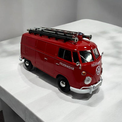 Volkswagen Van Combi 1:24 – Modelo a Escala – Furgoneta Clásica Detallada