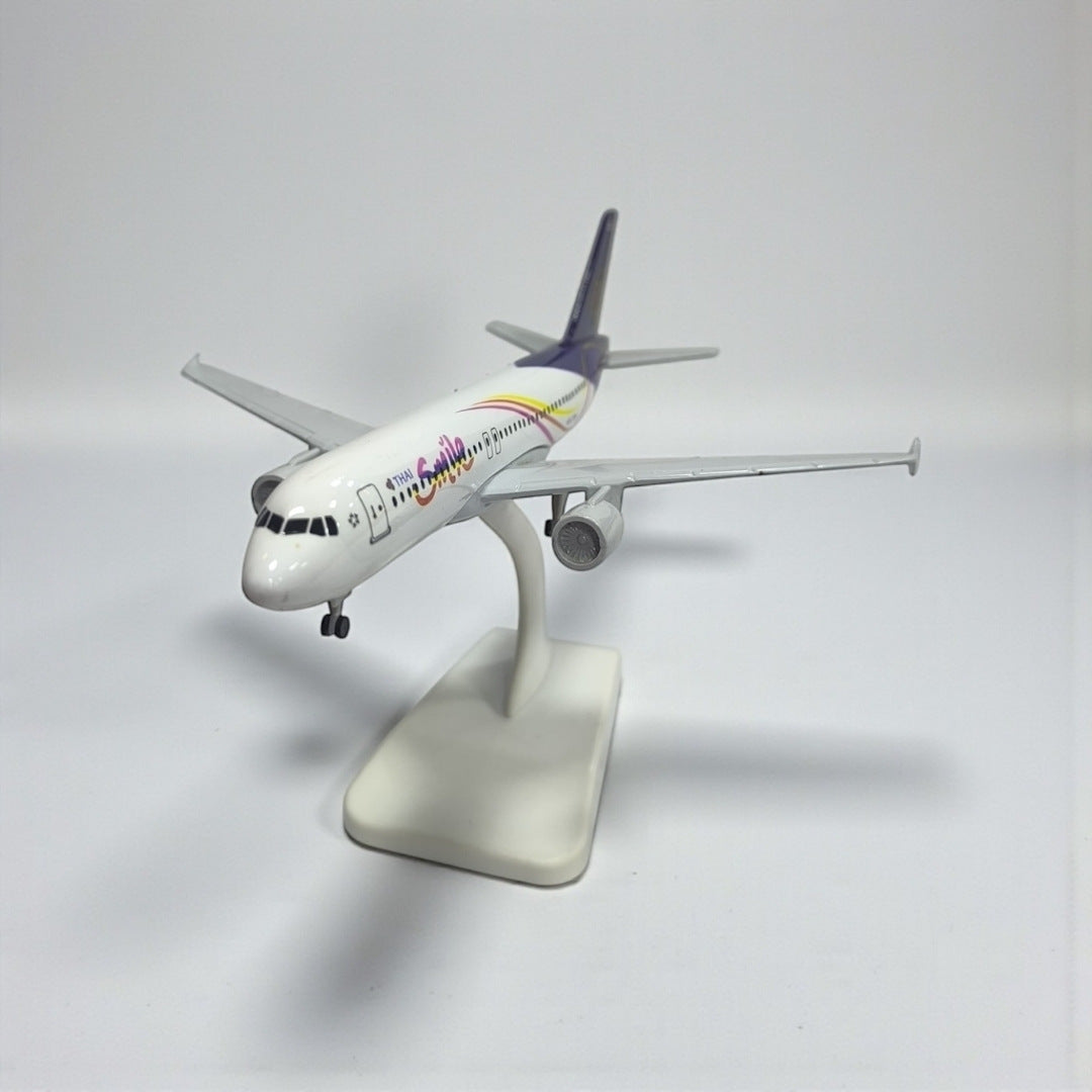 Avión Smile 1:350 – Modelo de Colección | Aerolínea Japonesa de Bajo Costo