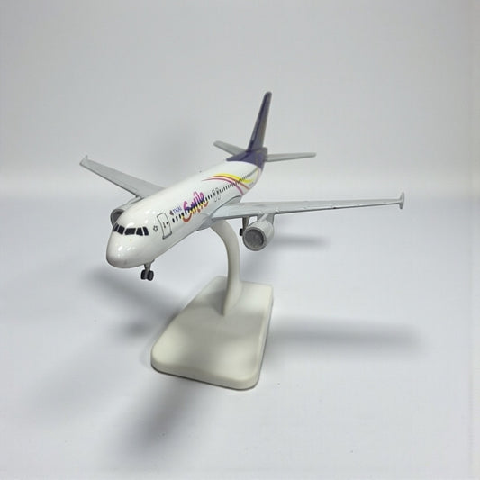 Avión Smile 1:350 – Modelo de Colección | Aerolínea Japonesa de Bajo Costo