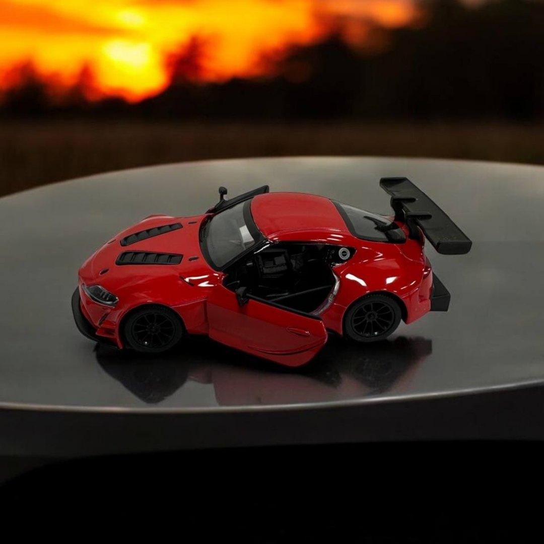 Toyota GR Supra 1:32 – Modelo Deportivo con Diseño Elegante y Detalles Realistas