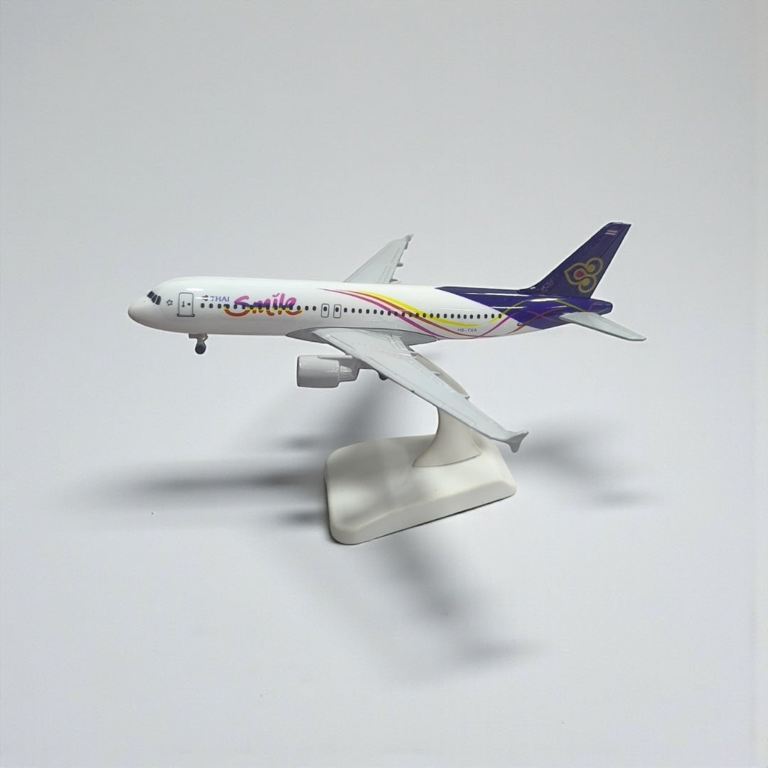 Avión Smile 1:350 – Modelo de Colección | Aerolínea Japonesa de Bajo Costo