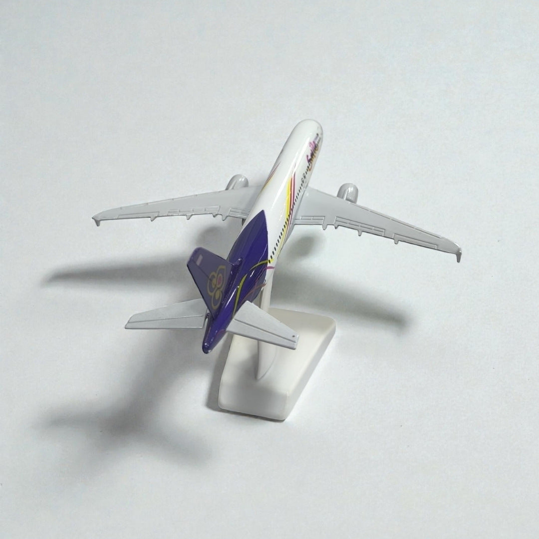 Avión Smile 1:350 – Modelo de Colección | Aerolínea Japonesa de Bajo Costo