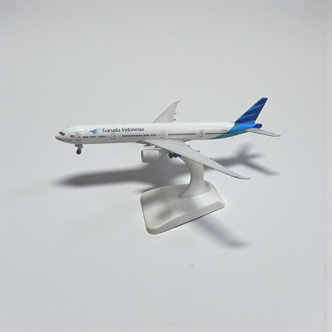 Avión Garuda Indonesia 1:350 – Modelo de Colección | Elegancia y Prestigio Asiático