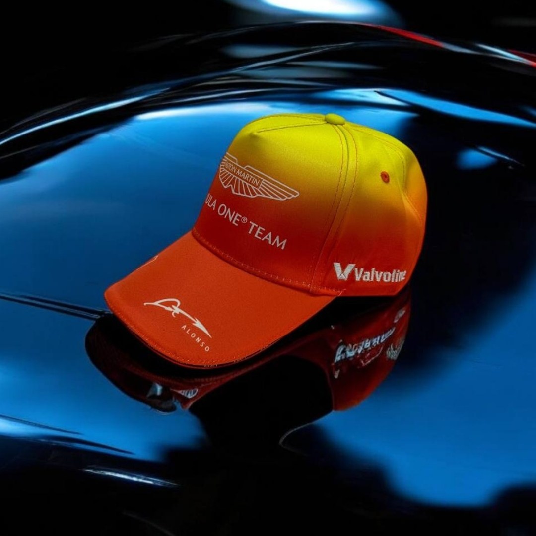 Gorra Aston Martin – Elegancia y Velocidad en Cada Detalle