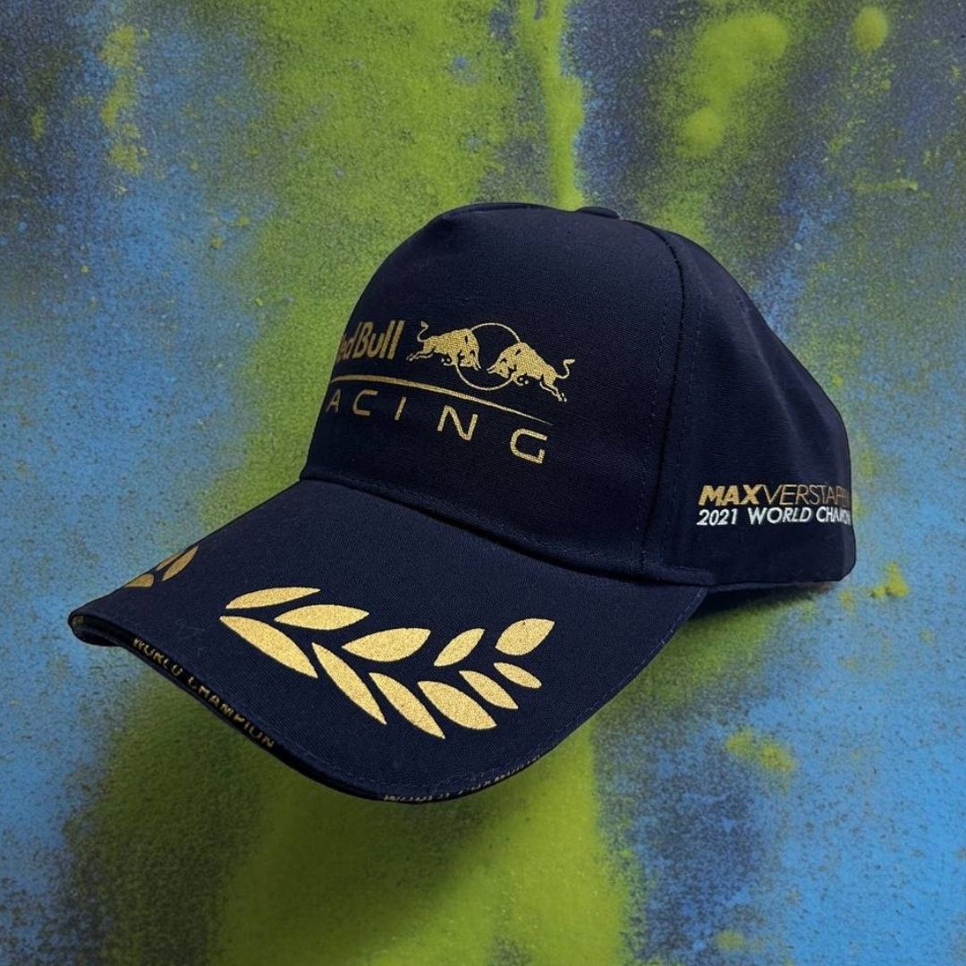 ¡Gorra Red Bull Racing - El Espíritu de la Velocidad!