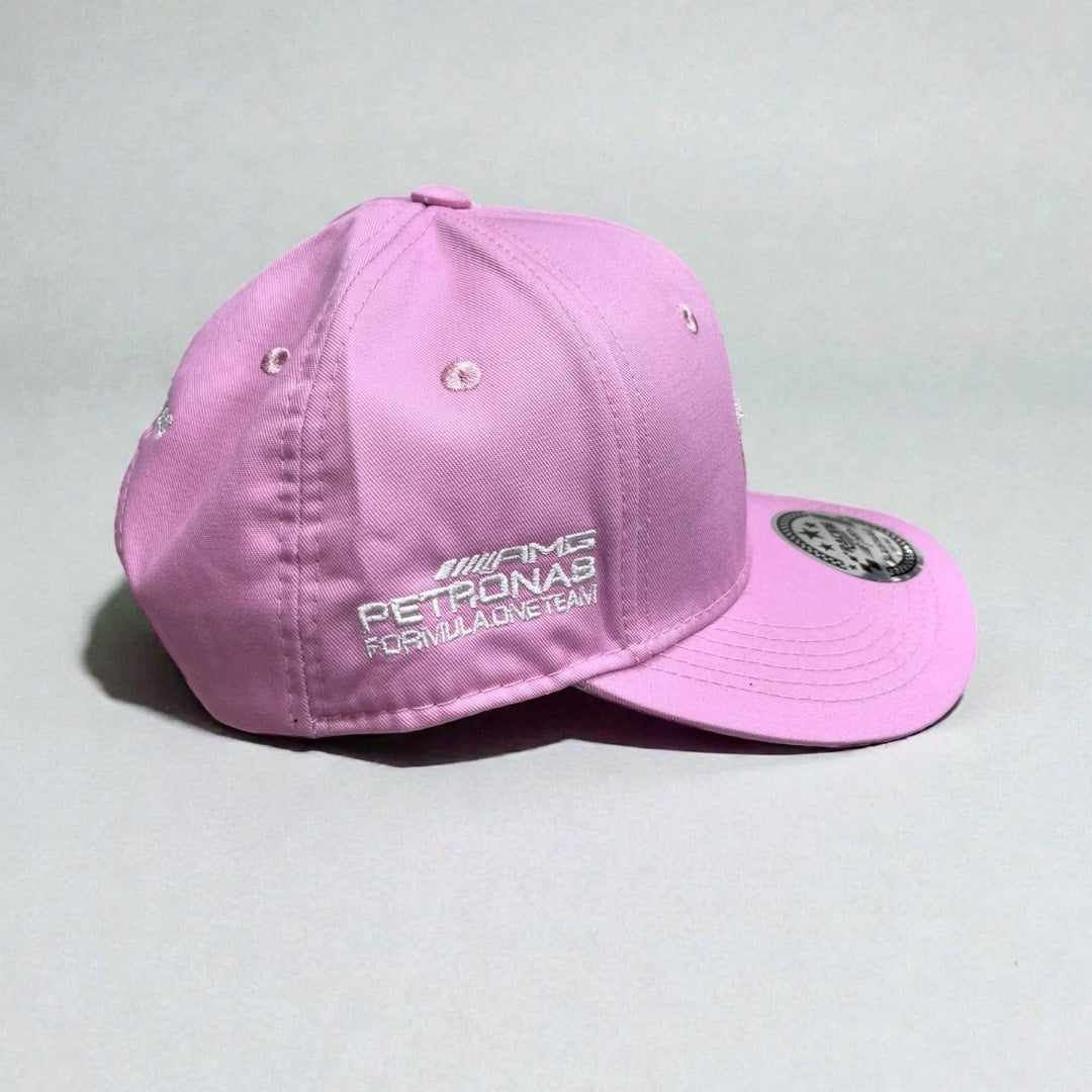 Gorra Mercedes Rosada | Estilo Moderno y Elegancia Distintiva