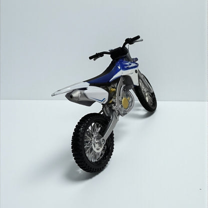 Yamaha YZ 450F – Escala 1:12