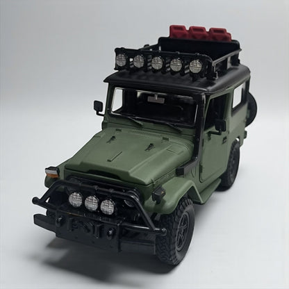 Toyota FJ40 – Modelo de Colección 1:24 en Metal Clásico