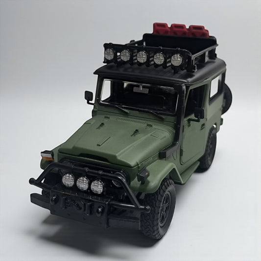 Toyota FJ40 – Modelo de Colección 1:24 en Metal Clásico