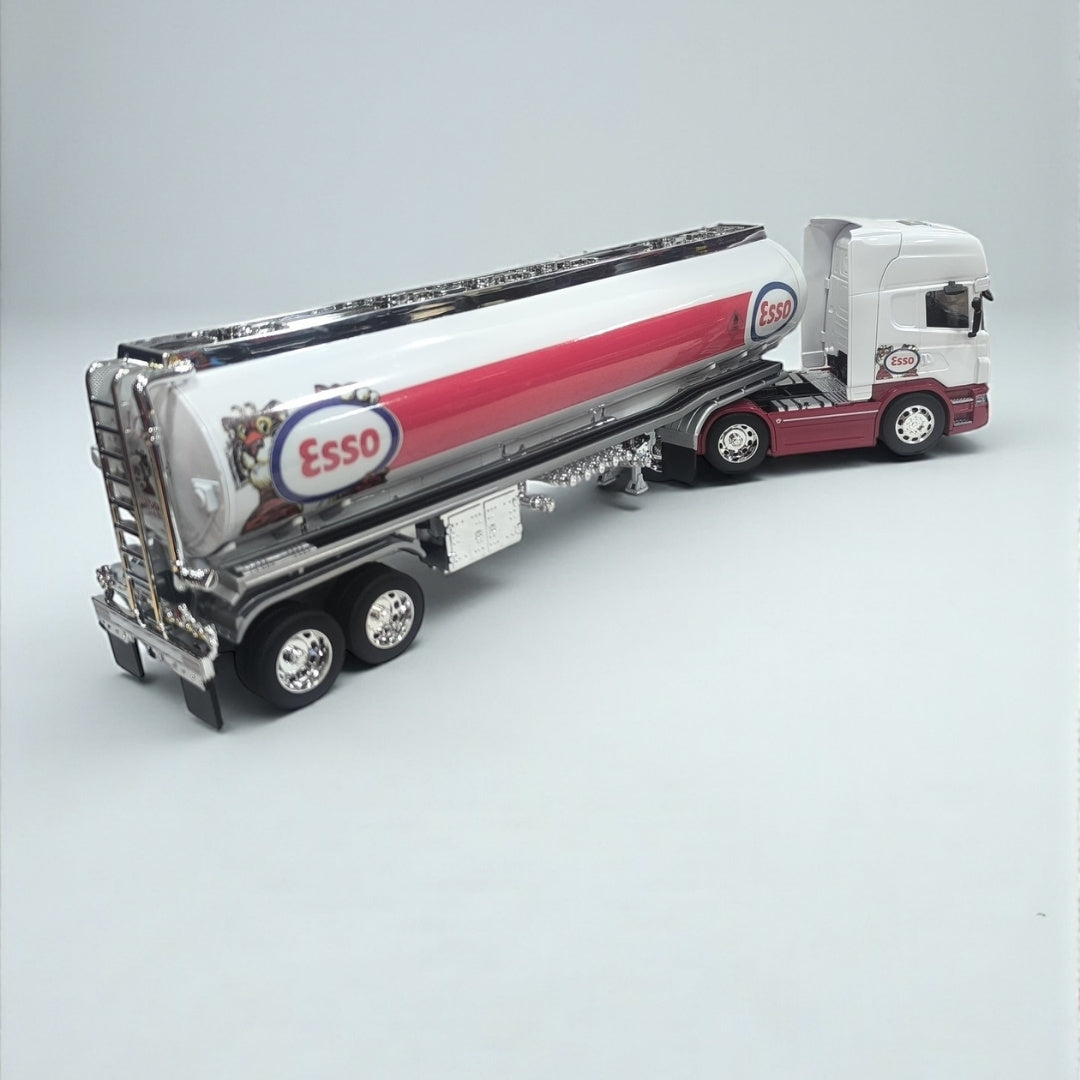 Camión Scania Tanque Esso 1:32 – Potencia, Detalle y Colección Legendaria