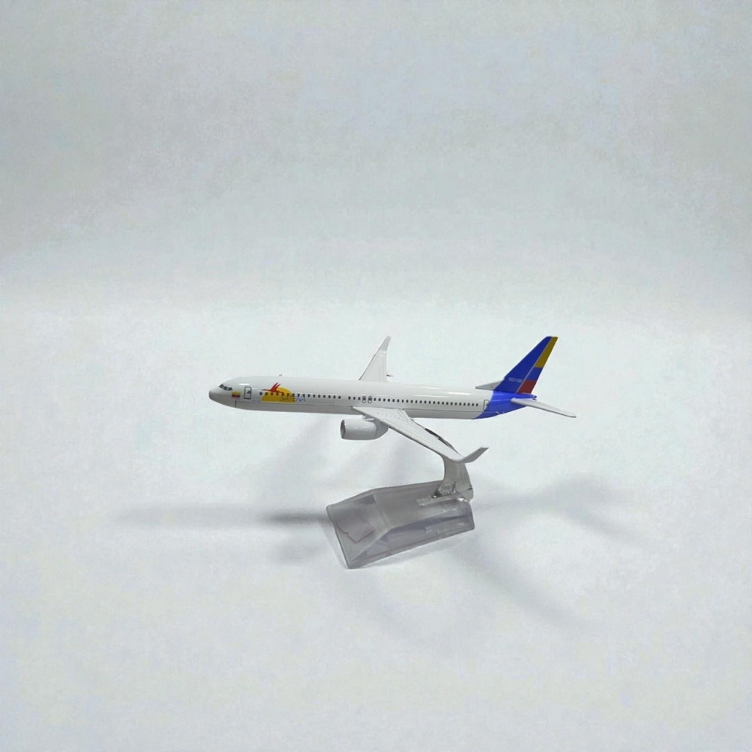 Avión SATENA 1:400 – Modelo de Colección | Aviación Colombiana en Miniatura