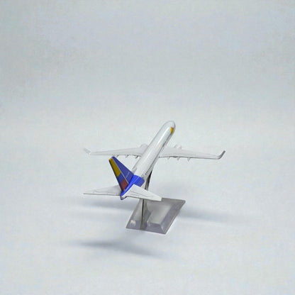 Avión SATENA 1:400 – Modelo de Colección | Aviación Colombiana en Miniatura