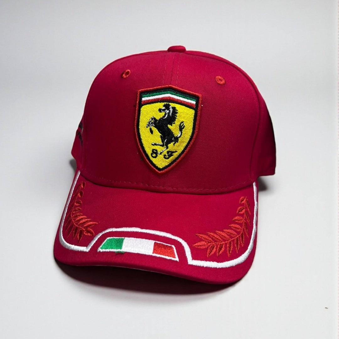 Gorra Ferrari Roja Laureada | Pasión, Victoria y ADN Italiano