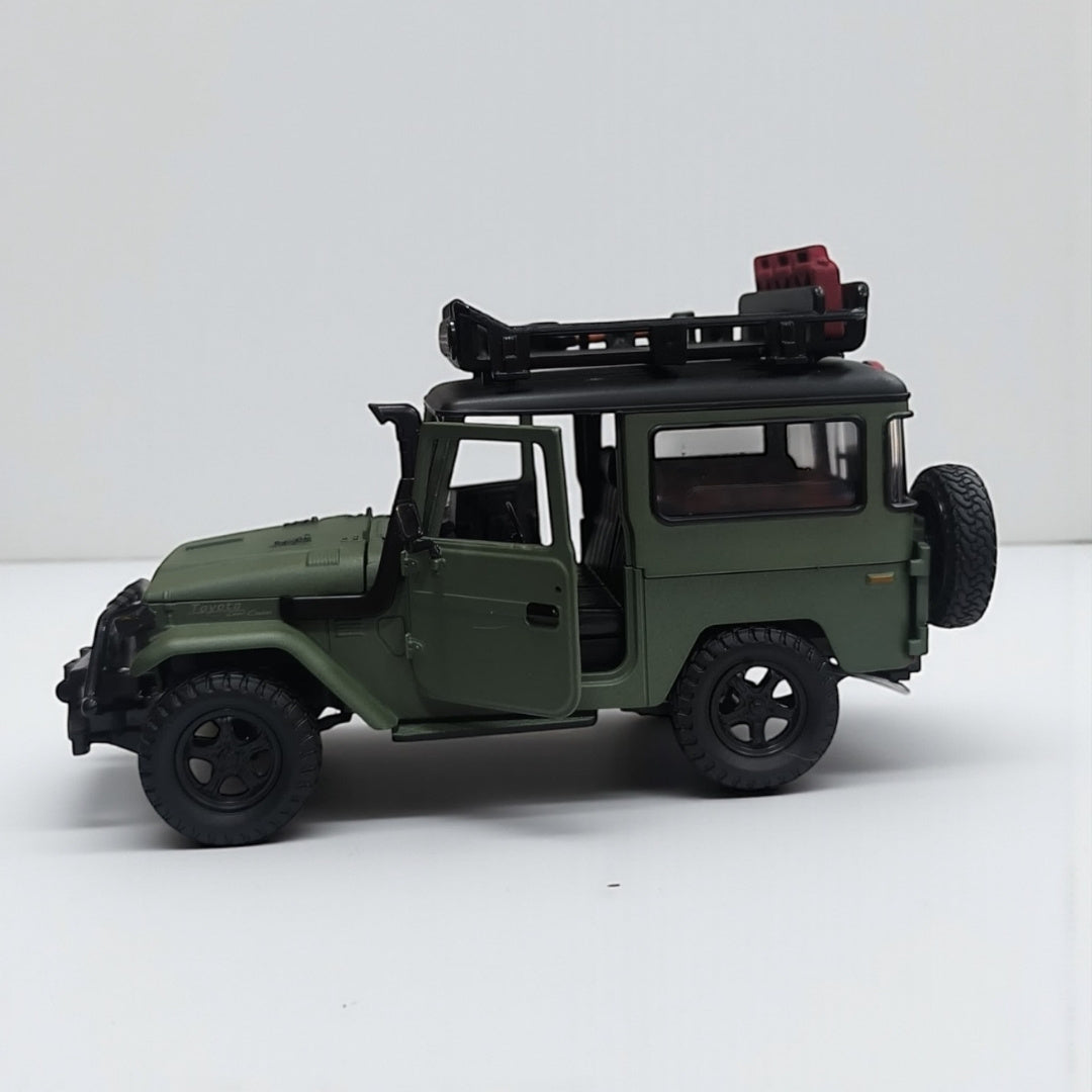 Toyota FJ40 – Modelo de Colección 1:24 en Metal Clásico