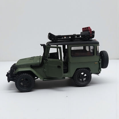 Toyota FJ40 – Modelo de Colección 1:24 en Metal Clásico